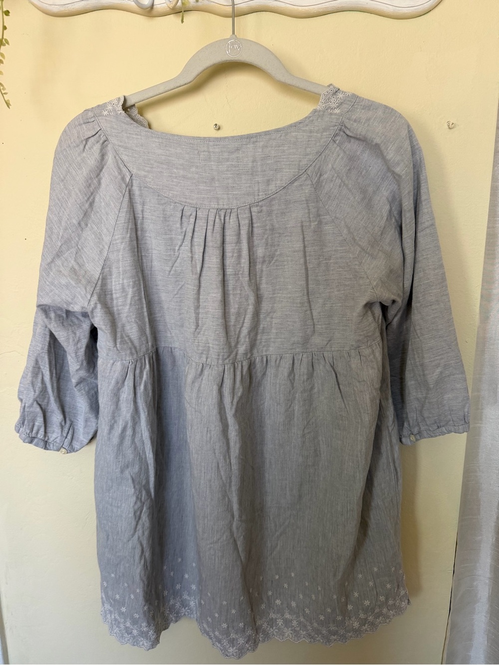 Theories Gray Babydoll Embroidered Peasant Top - Picture 4 of 9